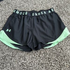 Women’s Under Armour Shorts Size M